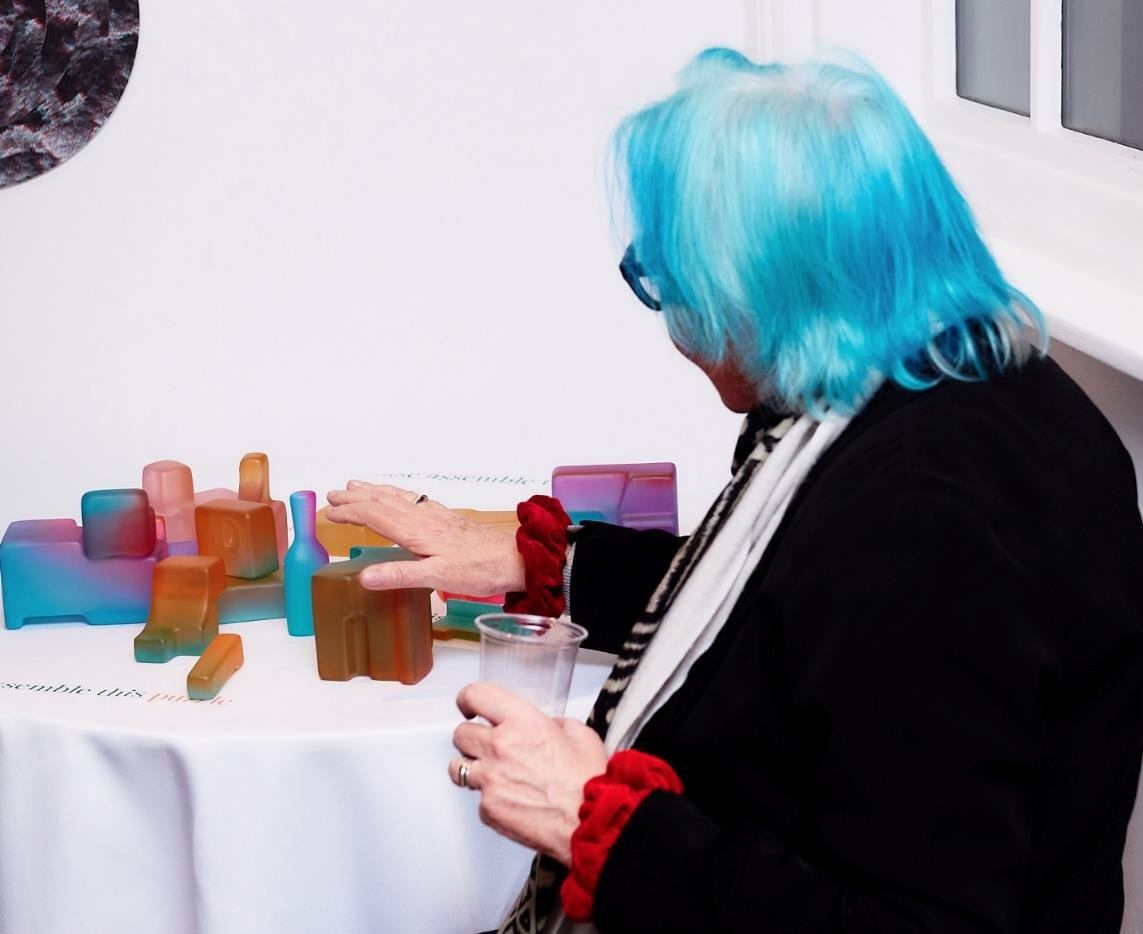 Audience encounter at the installation.